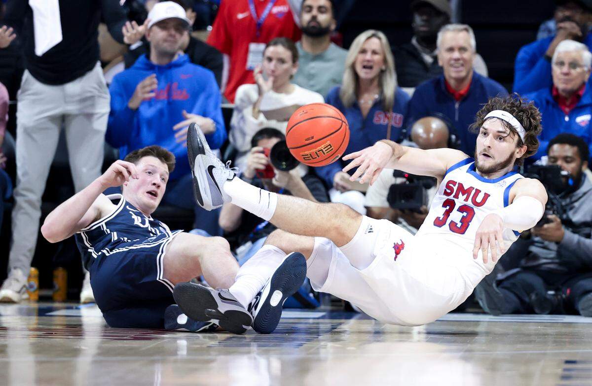 Jan 4, 2025; Dallas, Texas, USA; Southern Methodist Mustangs forward Matt Cross (33) passes the ball in front of Duke Blue Devils guard Kon Knueppel (7) during the first half at Moody Coliseum. Mandatory Credit: Kevin Jairaj-Imagn Images
