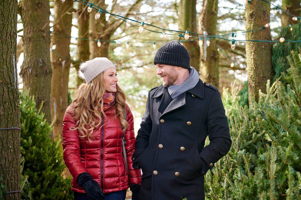 Rebecca Dalton and Aaron Ashmore star in “The Santa Squad” on Lifetime.