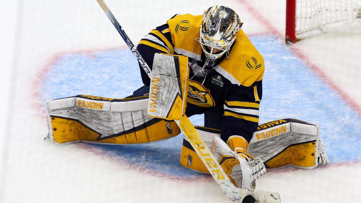 Quinnipiac goaltender Yaniv Perets (1) makes a save against Minnesota in the first period during the national championship game of the 2023 Frozen Four college ice hockey tournament at Amalie Arena.