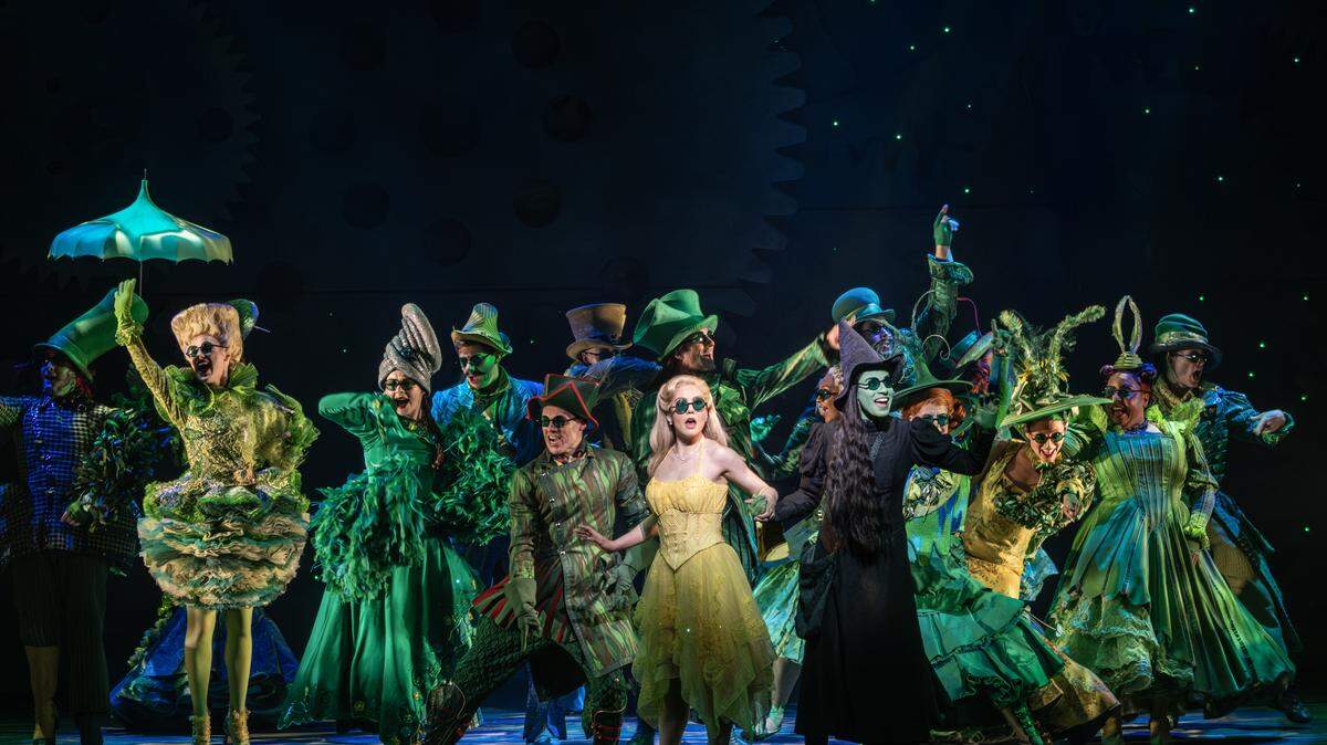 Zoe Jensen as Glinda, Jessie Davidson as Elphaba and the National Touring Company of “Wicked.”