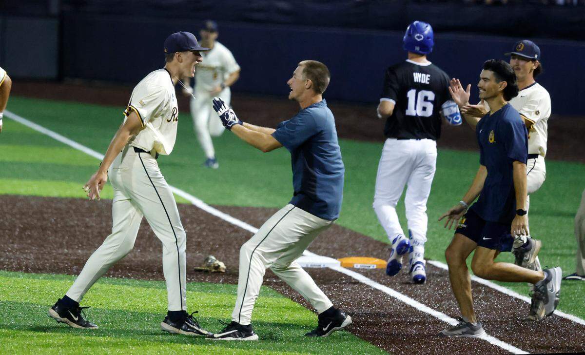 Murray State players including pitcher Graham Kelham (41), left, celebrate the last out in Murray State’s 5-4 victory over Duke in the third game of the Durham Super Regional at Jack Coombs Field in Durham, N.C., Monday, June 9, 2025.