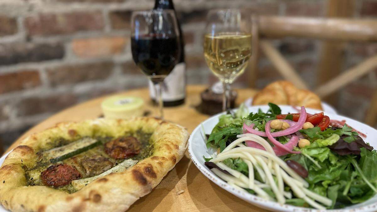 The first La Farm Bakery to sell pizza will open Friday in Raleigh’s Creekside Commons shopping center.