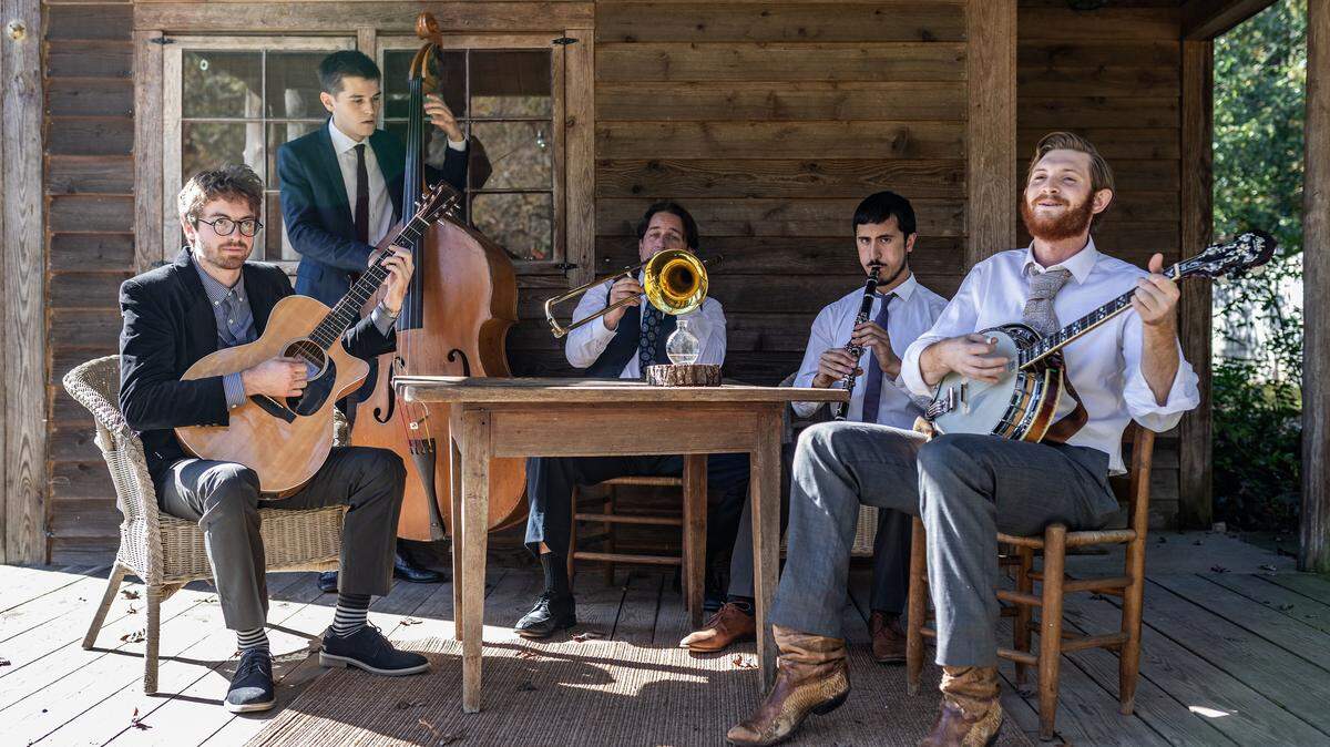 Ellis Dyson & The Shambles formed in Chapel Hill in 2013 as an outlet for their Ragtime/New Orleans/Big Band/Folk interests. The band features saxophone, trombone, banjo, guitar and bass.