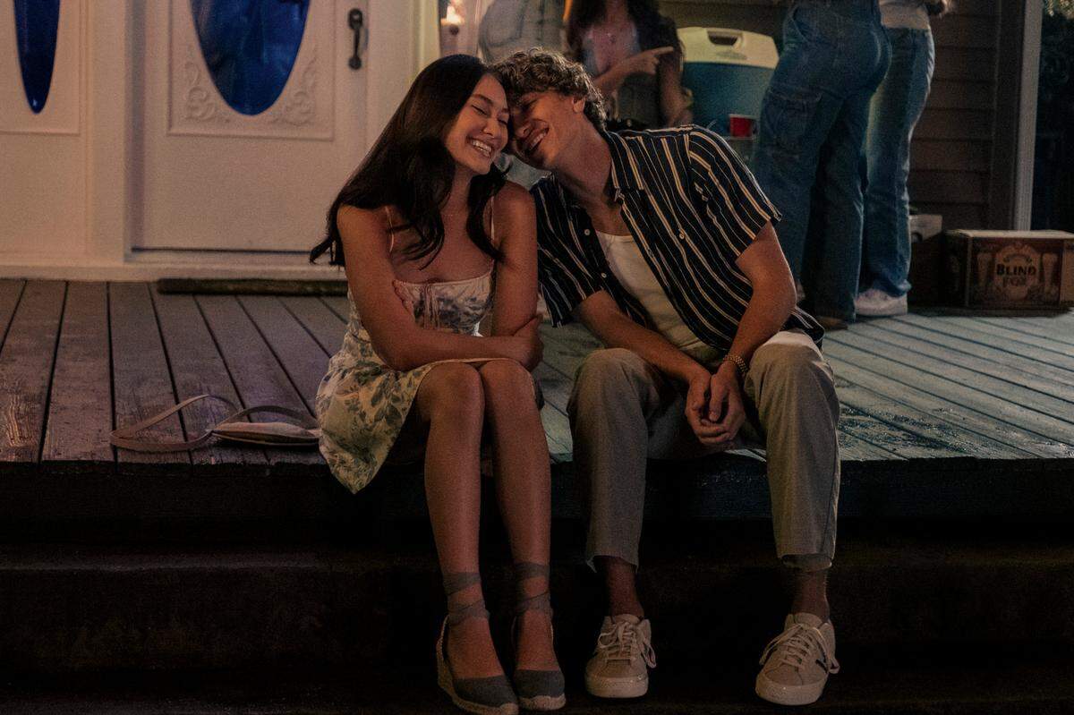 Belly (Lola Tung) and Jeremiah (Gavin Casalegno) in THE SUMMER I TURNED PRETTY Photo: Erika Doss © AMAZON CONTENT SERVICES LLC