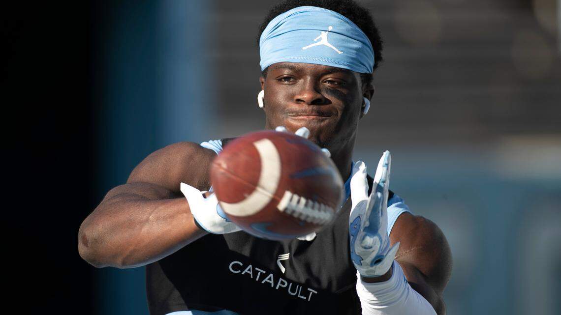 North Carolina linebacker Eugene Asante (7) warms up for the Tar Heels’ game against Note Dame on Friday, November 27, 2020 at Kenan Stadium in Chapel Hill, N.C.