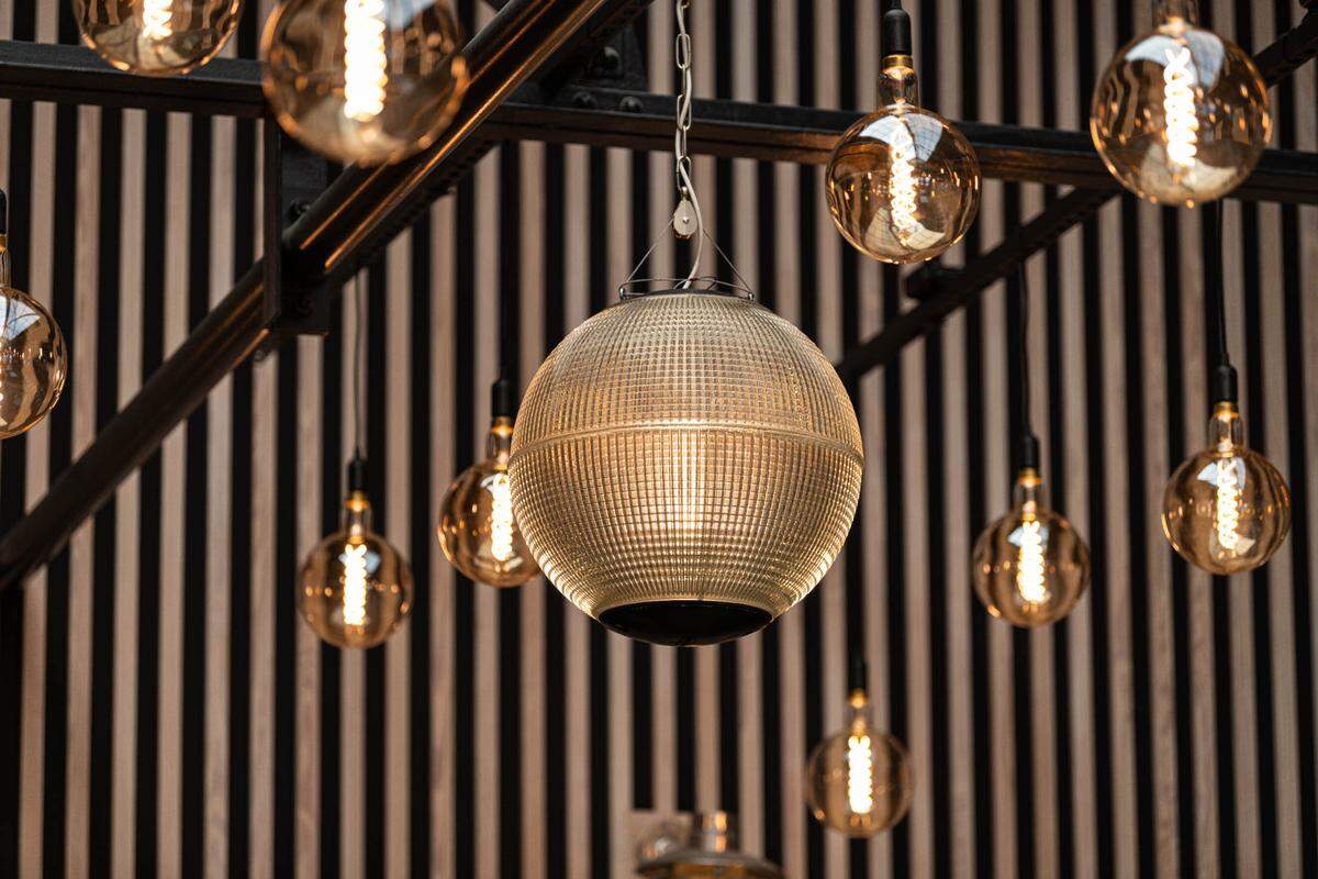 A few dozen clear light bulbs were strung from the ceiling in the new Poole’s Diner space.