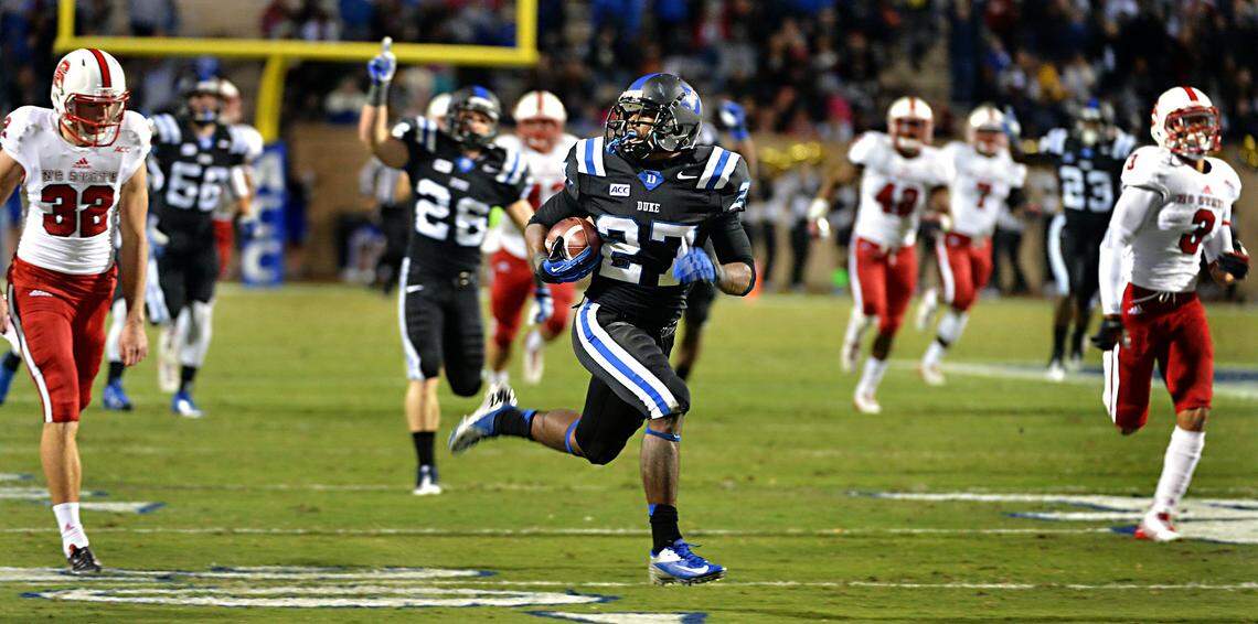 Duke cornerback DeVon Edwards (27) gets past everyone as he runs 100 yards on a kickoff return on Nov. .9, 2013.