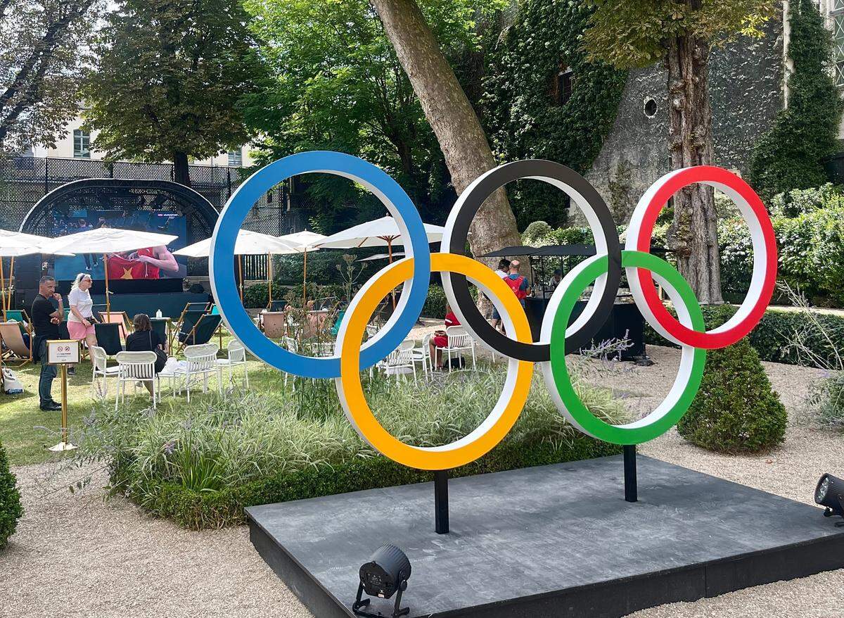 Salon 24 is in the Maison de l’Amérique Latine mansion, which was transformed into an Olympic oasis. The Summer Olympics in Paris, in partnership with On Location, offered hospitality packages that included fine dining, premium seating, entertainment, guest appearances and luxury hospitality lounges. 