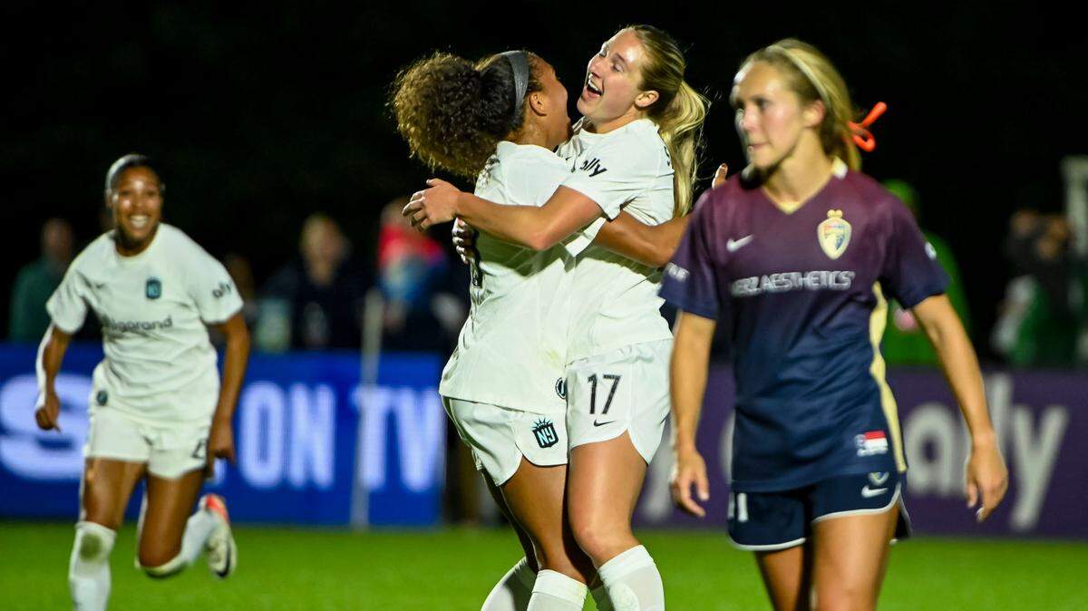 New Jersey/New York Gotham FC midfielder Delanie Sheehan (17) celebrates scoring a goal against NC Courage during the first half of the teams’ NWSL quarterfinal match at WakeMed Soccer Park in Cary, NC, on Sunday, Oct. 22, 2023.