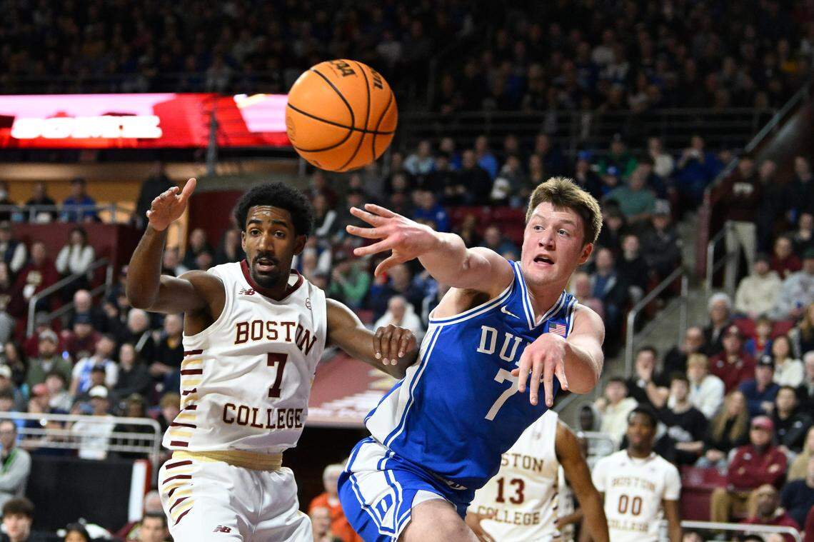 Duke Blue Devils guard Kon Knueppel (7) passes the ball during the first half against the Boston College Eagles at Conte Forum.