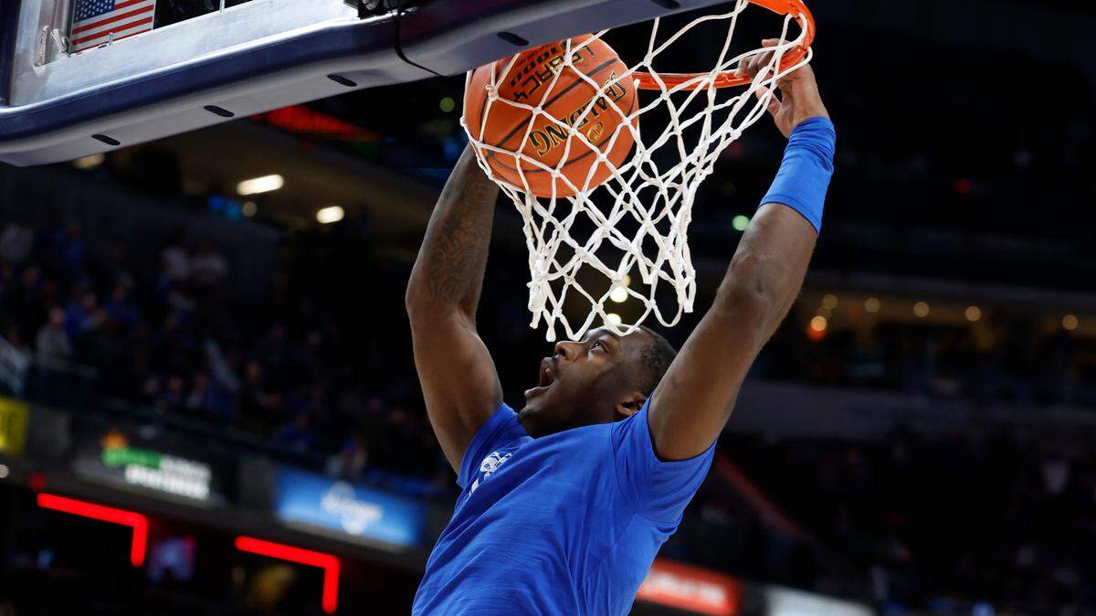 Duke’s Dariq Whitehead (0) warms up before Duke’s game against Kansas in the State Farm Champions Classic in Indianapolis, Ind. Tuesday, Nov. 15, 2022.