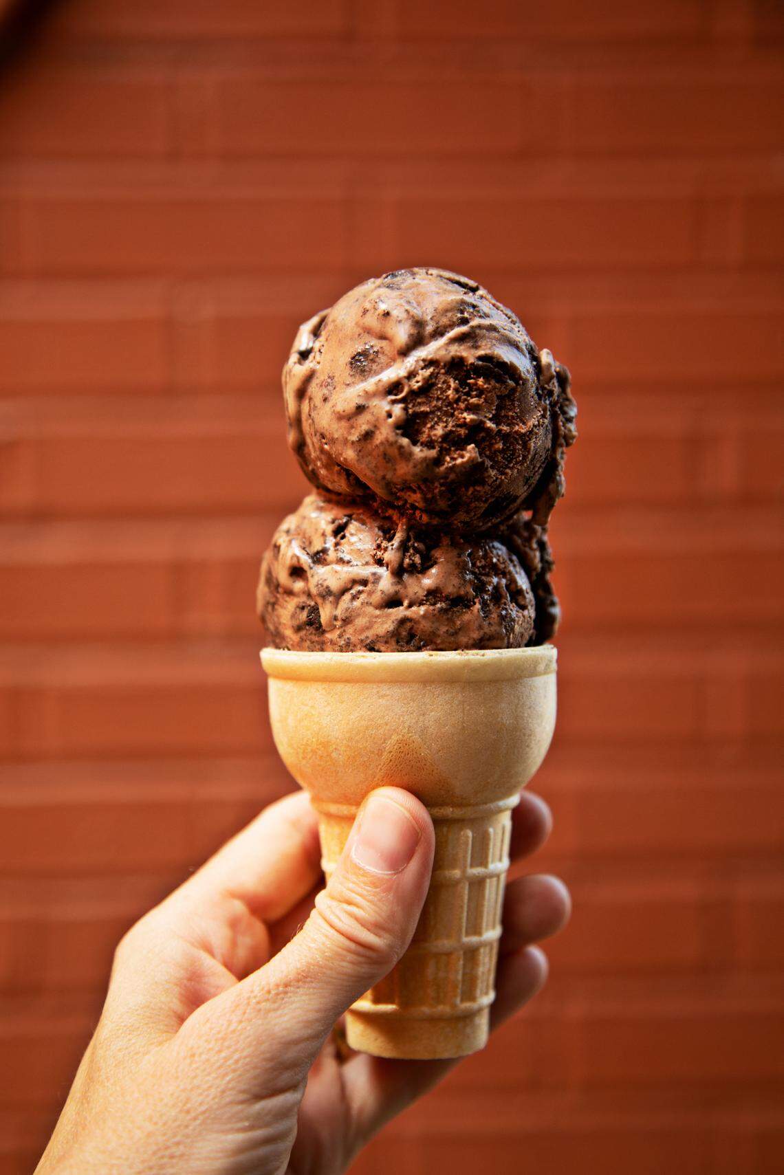 Jeni’s recently opened a “scoop shop” in downtown Durham’s Brightleaf Square with a variety of flavors including this non-dairy Texas sheet cake.