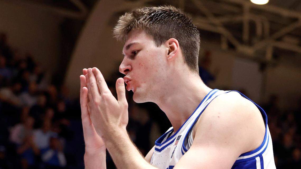 Duke’s Kyle Filipowski (30) blows a kiss after slamming in two during the second half of Duke’s 92-54 victory over Dartmouth at Cameron Indoor Stadium in Durham, N.C., Monday, Nov. 6, 2023.