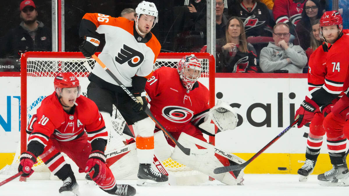 Carolina Hurricanes goaltender Frederik Andersen (31) and Philadelphia Flyers left wing Joel Farabee (86) watch the shot during the first period at PNC Arena.