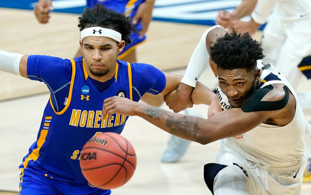 Morehead State’s Johni Broome, left, and West Virginia’s Derek Culver, right, chase down a loose ball during the second half of a college basketball game in the first round of the NCAA tournament at Lucas Oil Stadium Saturday, March 20, 2021, in Indianapolis. 