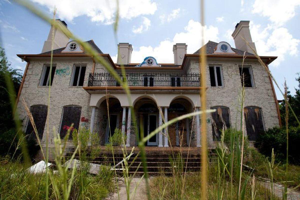 Years ago, the mansion seen here in a file photo was owned by convicted Ponzi-schemer James Thomas Webb. 