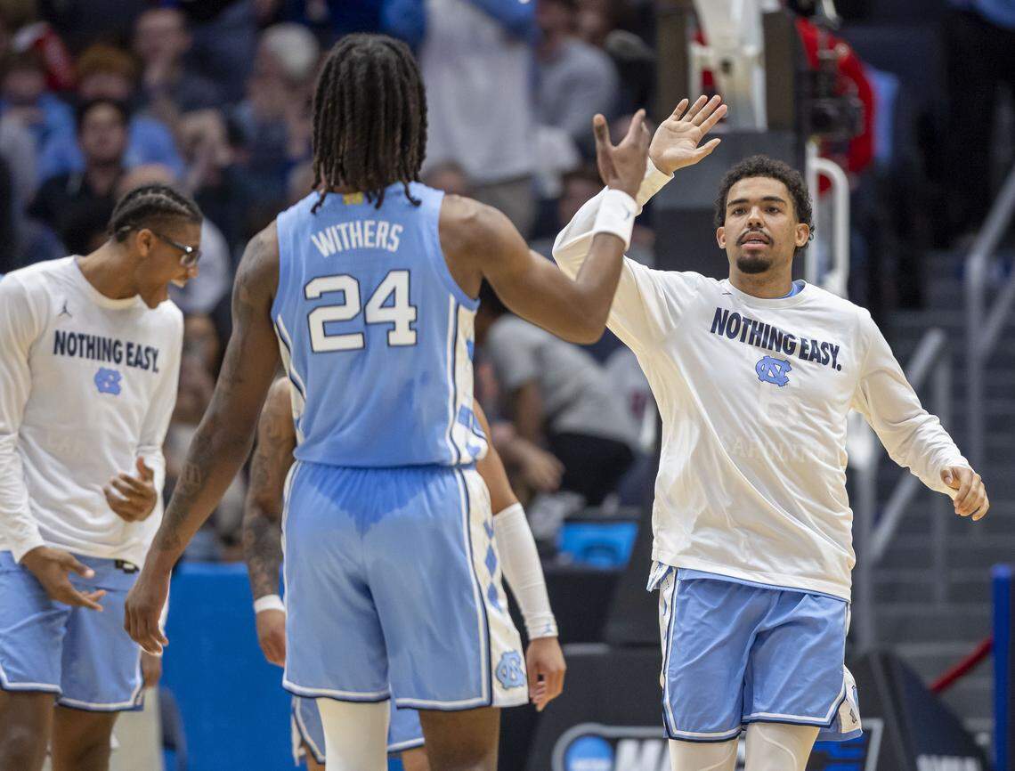 North Carolina forward Jae’Lyn Withers (24) is greeted by Elijah Davis (6) during the NCAA First Four on Tuesday, March 18, 2025 at the University of Dayton Arena in Dayton, Ohio