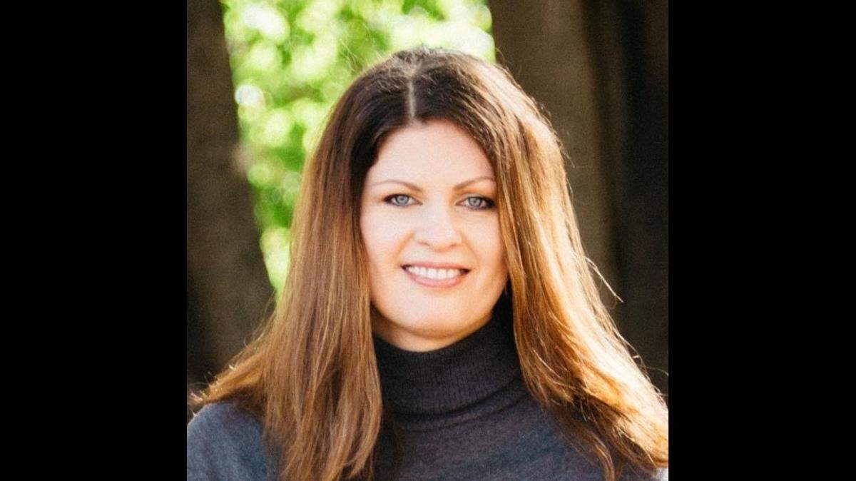 Irina Comer