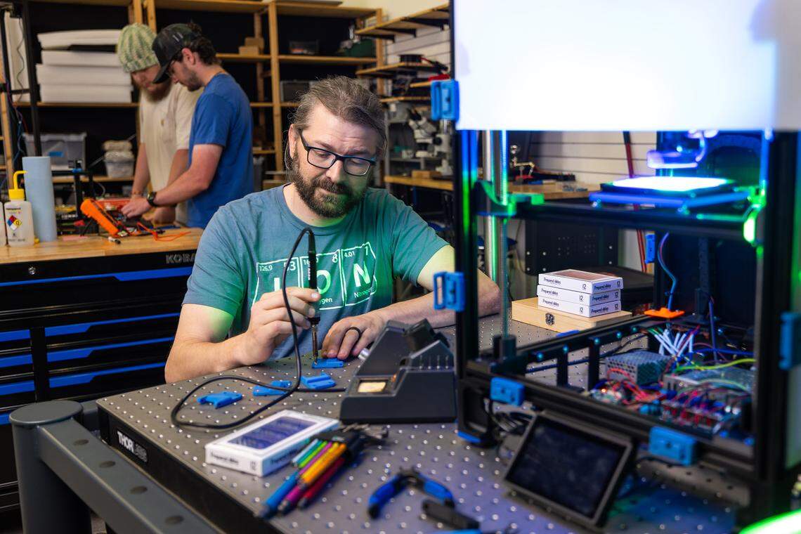 A group of App State researchers will use artificial intelligence and robotics to improve microscopes. Zach Russell, assistant professor of physics and astronomy, answered questions about his group’s technology. 