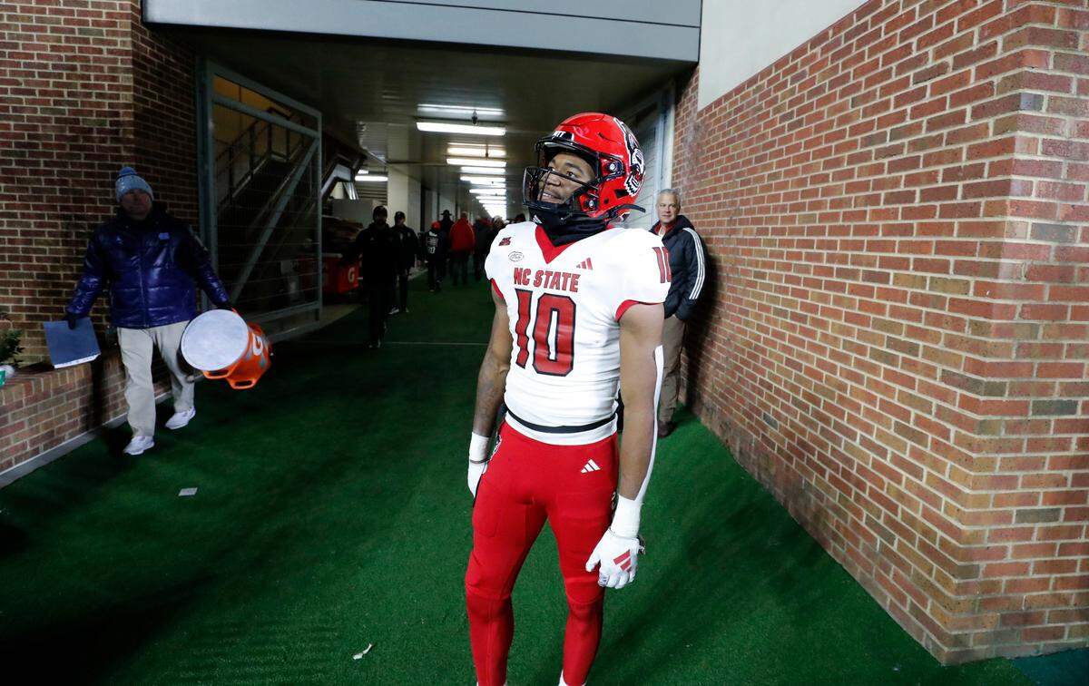 N.C. State wide receiver KC Concepcion (10) takes one last look at Kenan Stadium before heading to the locker room after the Wolfpack’s 35-30 victory over UNC at Kenan Stadium in Chapel Hill, N.C., Saturday, Nov. 30, 2024.