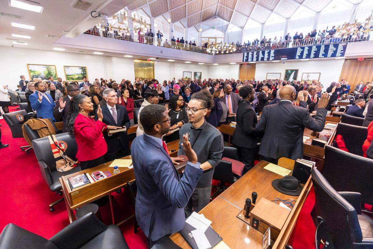 State representatives take the oath of office during the North Carolina General Assembly’s first 2025 legislative session on Wednesday, Jan. 8, 2025, at the Legislative Building.