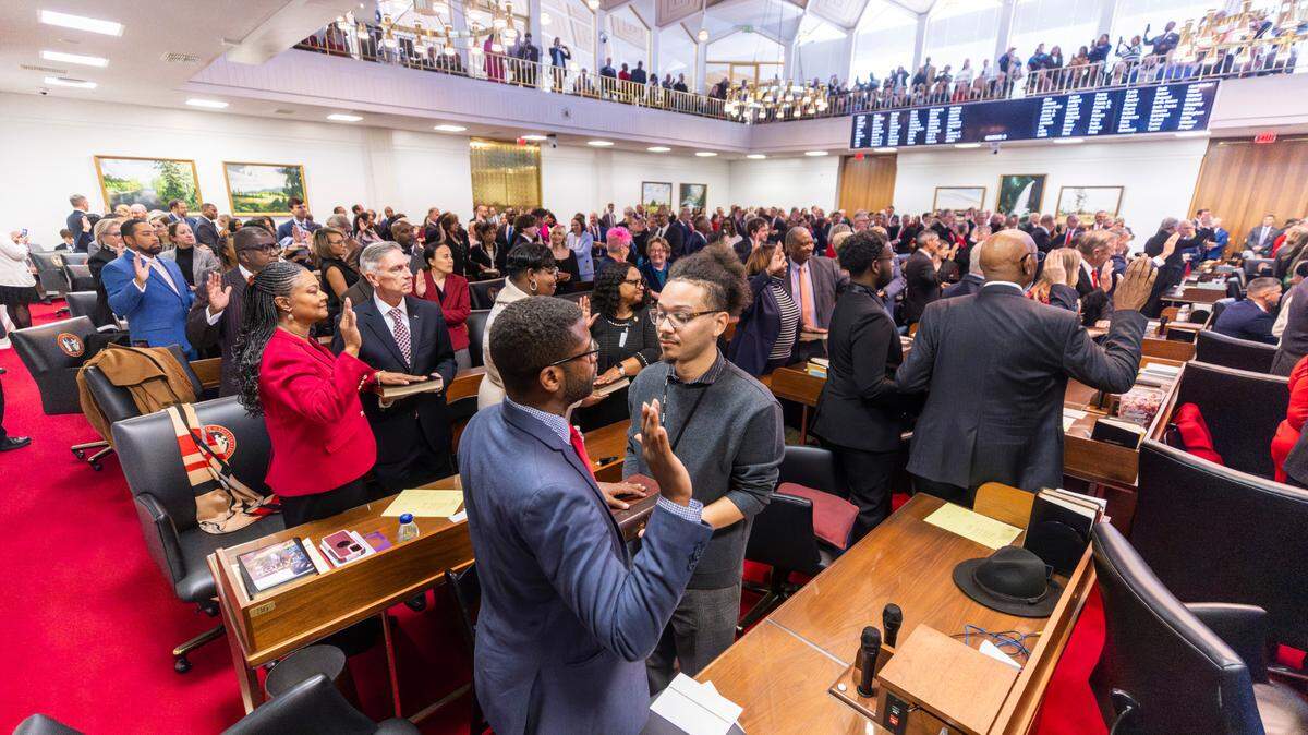State representatives take the oath of office during the North Carolina General Assembly’s first 2025 legislative session on Wednesday, Jan. 8, 2025, at the Legislative Building.