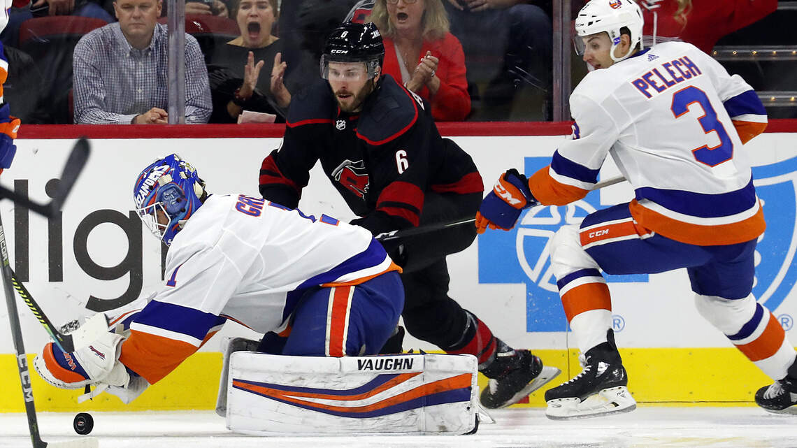 Canes top Islanders 5-2 for franchise-record 5-0-0 start to the season