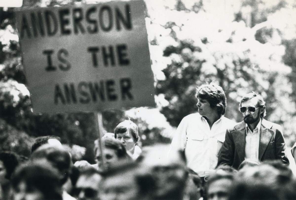 Dennis Rogers and N&O editorial cartoonist Dwane Powell in 1980 at John Anderson presidential campaign rally at the State Capitol.
