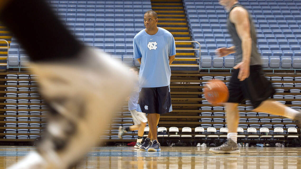 How do UNC’s Hubert Davis and Duke’s Jon Scheyer replace legendary coaches? Just be yourself.