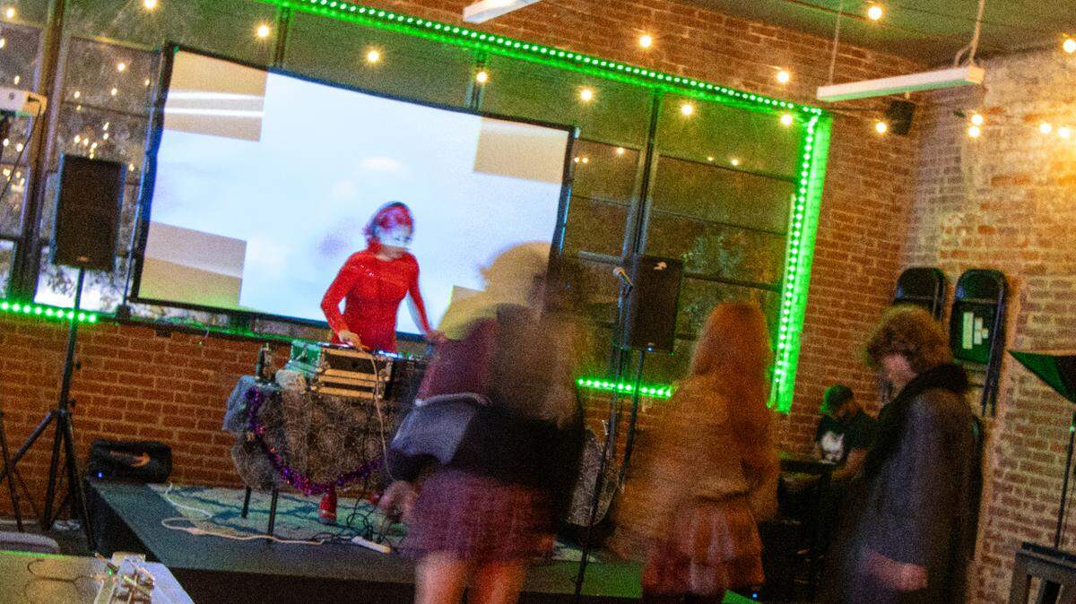 House music can be heard everywhere from fraternity parties to clubs, but the move to mainstream divides some artists and DJs.