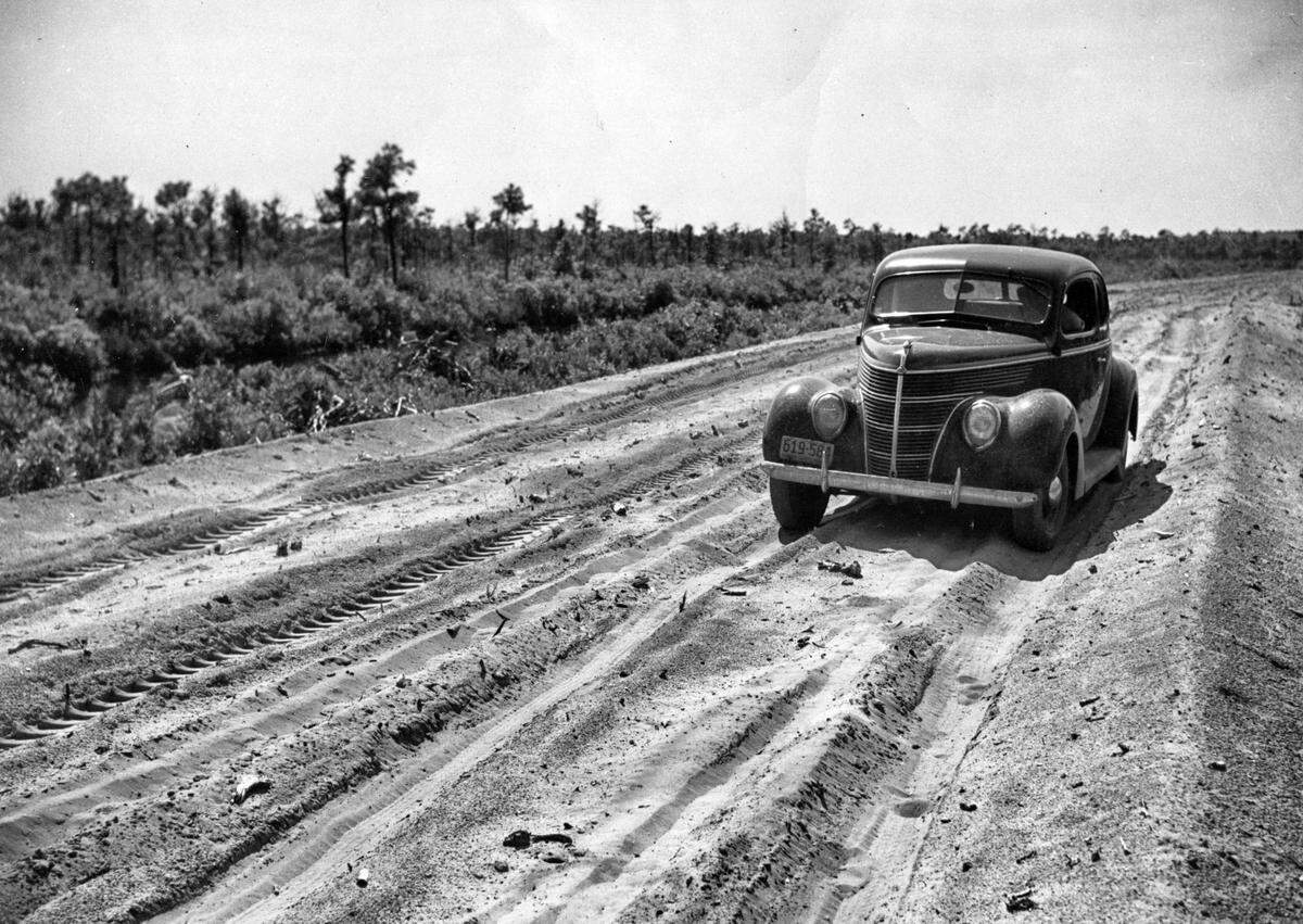 Road to Mashoes, near Manns Harbor, Aug 2, 1942.