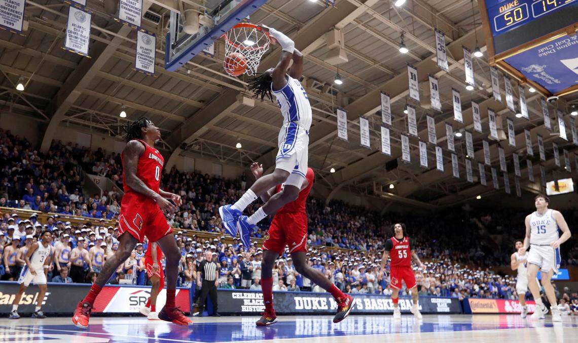 Duke’s Mark Mitchell (25) slams in two during Duke’s 84-59 victory over Louisville at Cameron Indoor Stadium in Durham, N.C., Wednesday, Feb. 28, 2024.