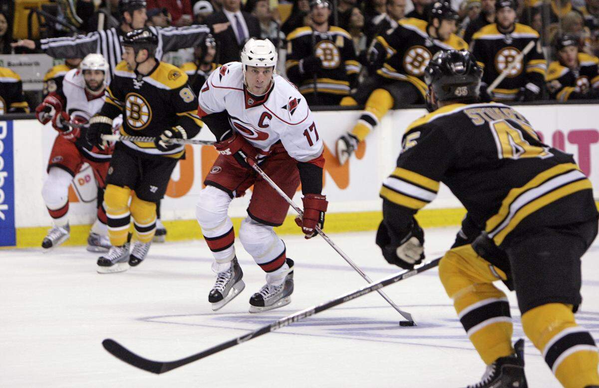 The Carolina Hurricanes’ Rod Brind’Amour (17) moves the puck against the Boston Bruins’ Mark Stuart (45) during first period action of Game 2 of an NHL playoff between the Carolina Hurricanes and the Boston Bruins at the TD Banknorth Garden in Boston, MA on Sunday May 3, 2009. staff/Chris Seward chris.seward@newsobserver.com