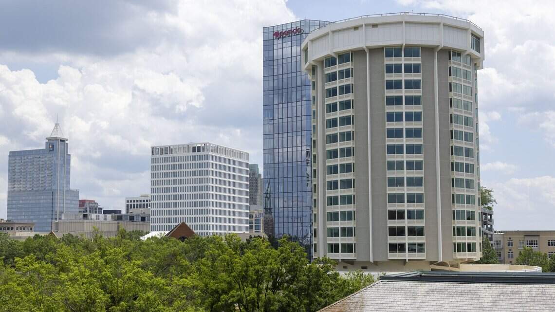 Seeking the best stories from Raleigh’s lovable, round Holiday Inn — for a prize!