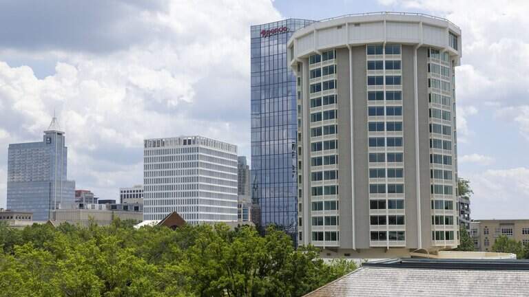 Seeking the best stories from Raleigh’s lovable, round Holiday Inn — for a prize!