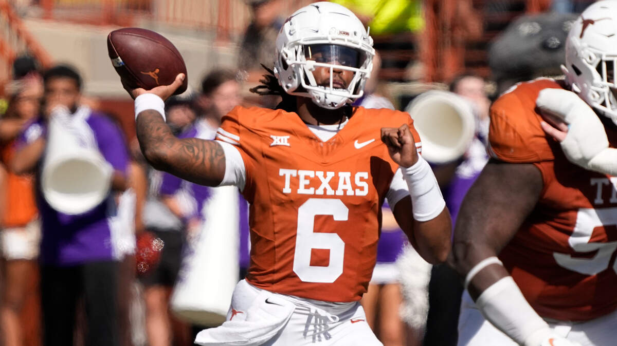 Austin, Texas, USA; Texas Longhorns quarterback Maalik Murphy (6) throws a pass during the second half against the Kansas State Wildcats at Darrell K Royal-Texas Memorial Stadium.