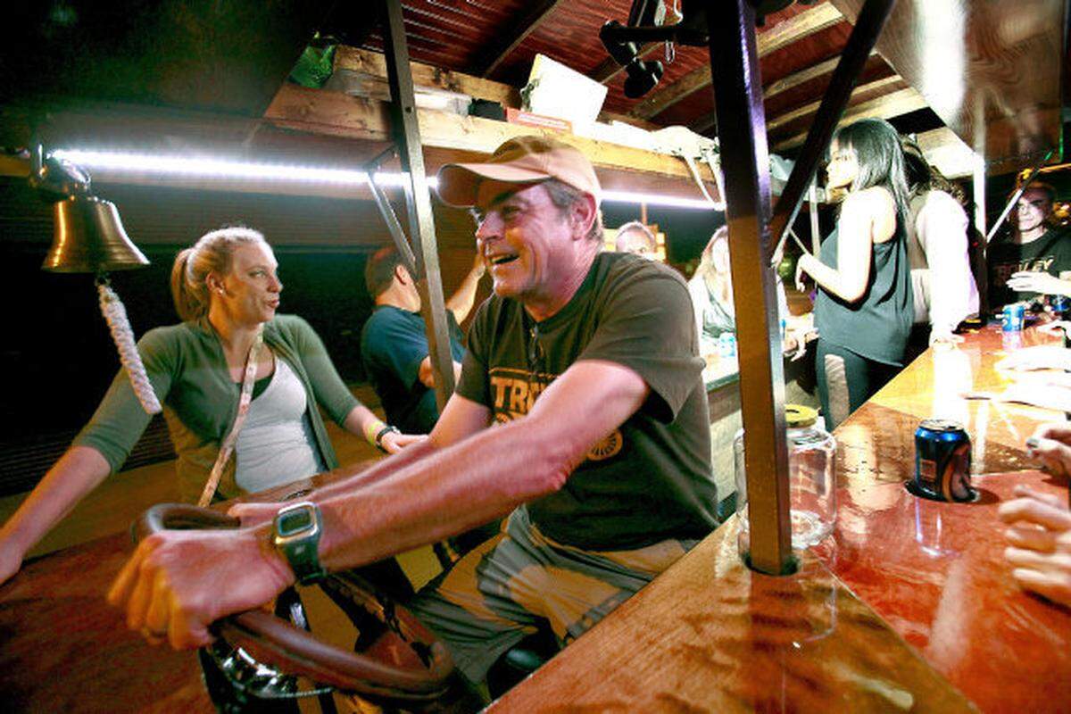 TROLLEYPUB-NE-051812-TEL
