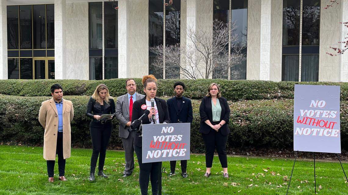 Democrats unite behind a bill to codify Roe, signaling resistance to Republican plans