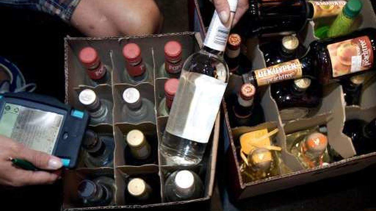 LOSSPREVENT1.BZ.082508.CLL In this file photo, bottles of liquor are scanned for weekly inventory at the Player's Retreat in Raleigh. Staff file photo by Corey Lowenstein