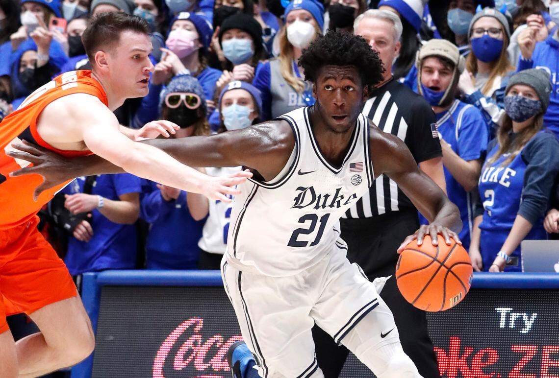 Duke’s A.J. Griffin (21) drives past Syracuse’s Jimmy Boeheim (0) during the first half of Duke’s game against Syracuse at Cameron Indoor Stadium in Durham, N.C., Saturday, Jan. 22, 2022.