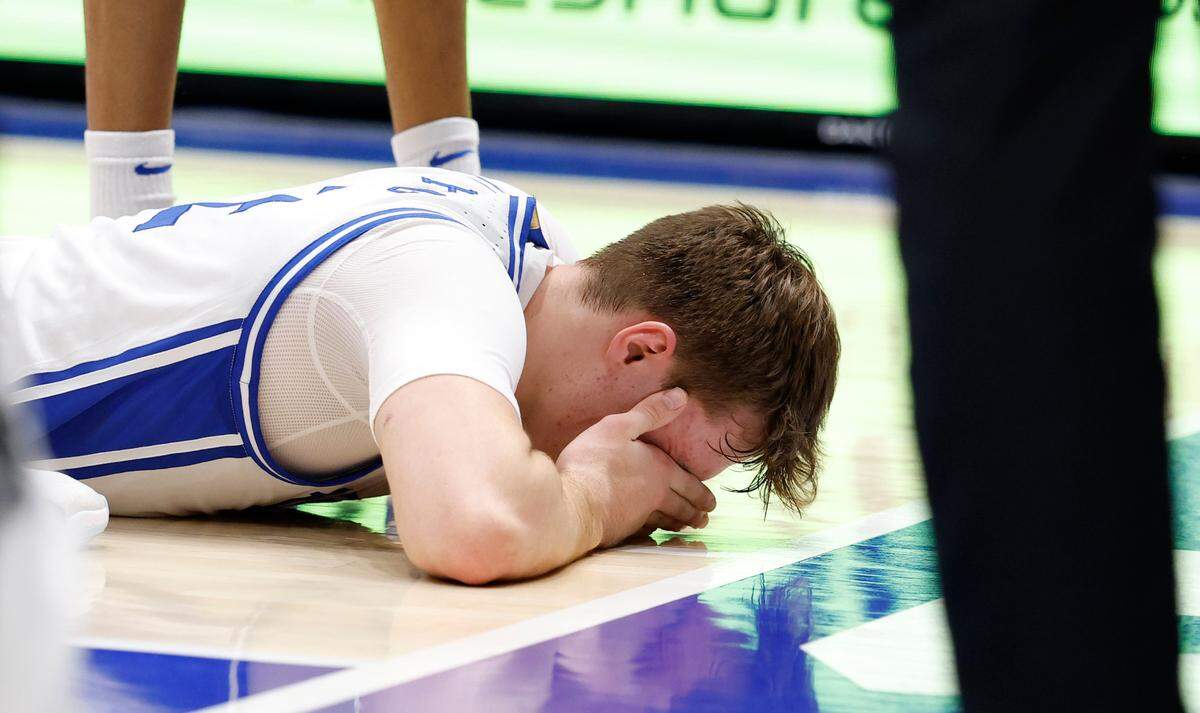 Duke’s Cooper Flagg (2) holds onto his eye after he was injured during the first half of Duke’s game against Florida State at Cameron Indoor Stadium in Durham, N.C., Saturday, March 1, 2025.
