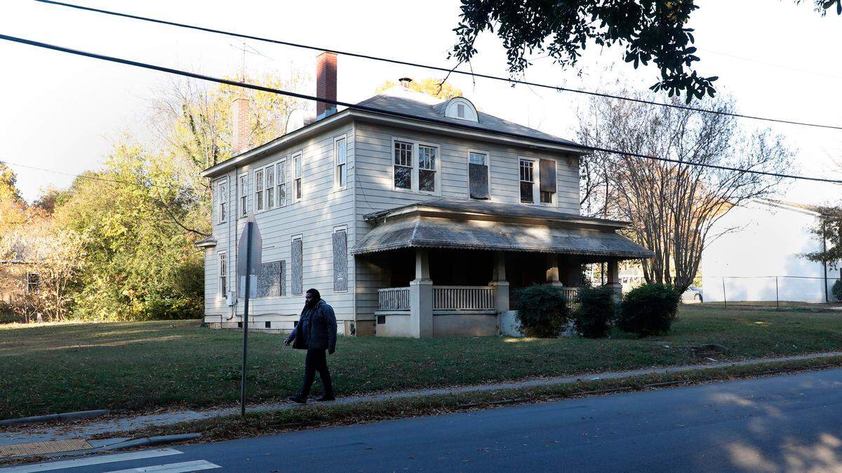 The house at 573 E. Lenoir St., built in 1914, was once owned by John Ligon. The house and lot are now for sale for $525,000. Photographed Wednesday, Nov. 17, 2021.