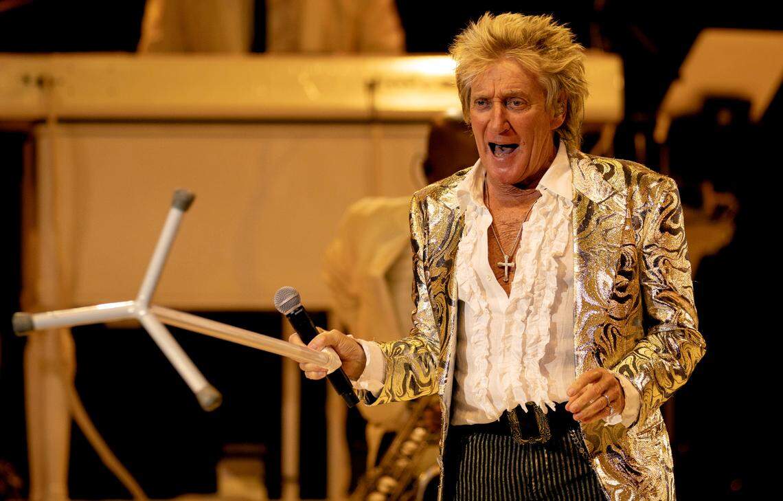 Rod Stewart twirls his mic stand on his “One Last Time” tour at Raleigh, N.C.’s Coastal Credit Union Music Park at Walnut Creek, Tuesday night, July 8, 2025.