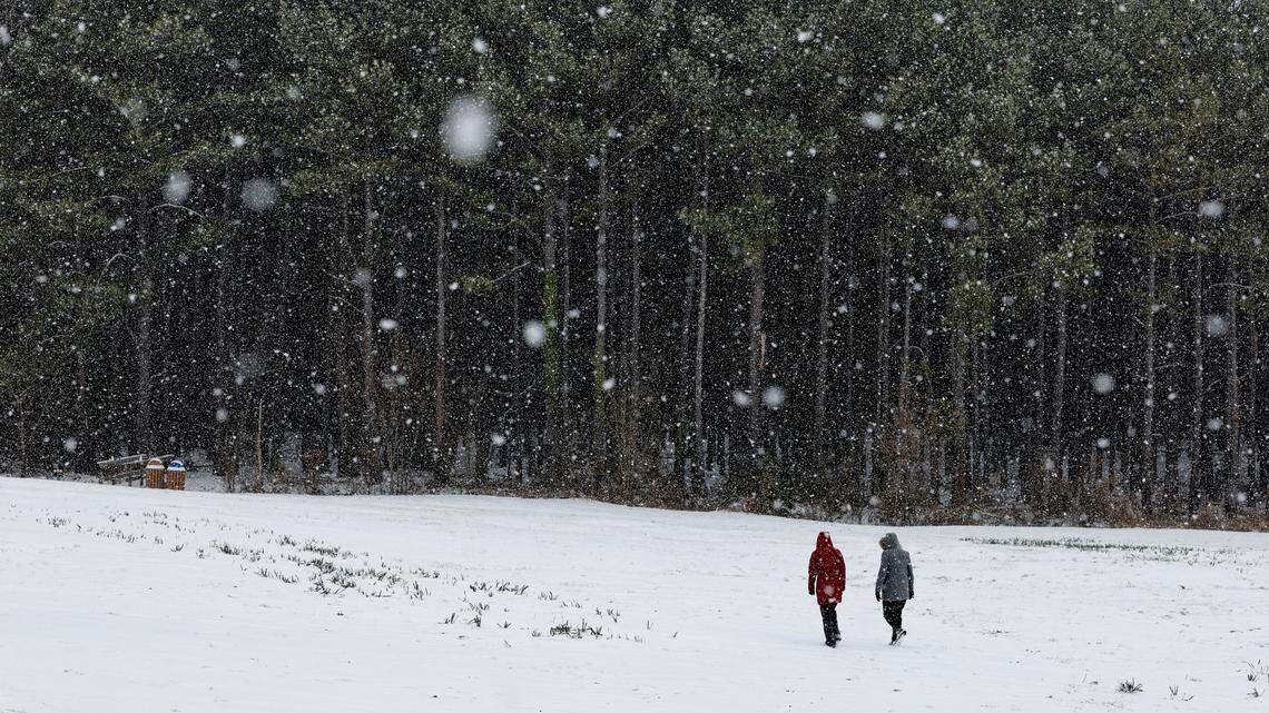 Heavy snow, icy roads could disrupt Thanksgiving plans for NC travelers