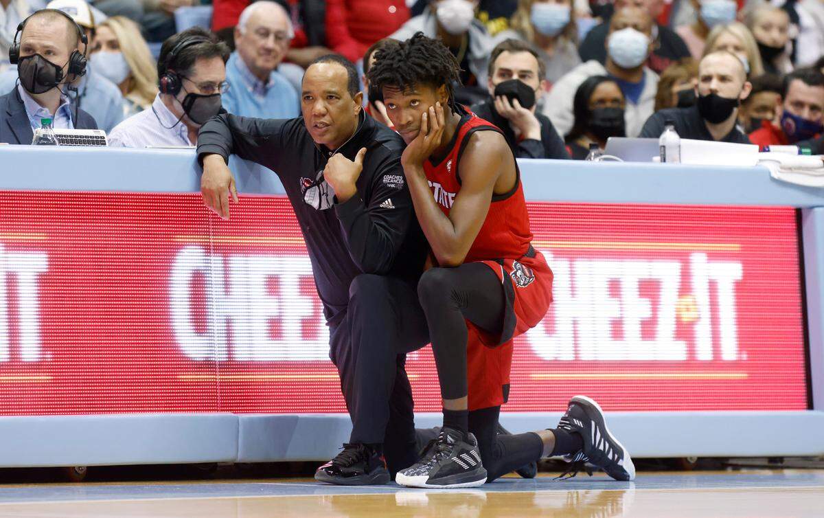 N.C. State head coach Kevin Keatts talks with Terquavion Smith (0) during the first half of UNC’s game against N.C. State at the Smith Center in Chapel Hill, N.C., Saturday, Jan. 29, 2022.