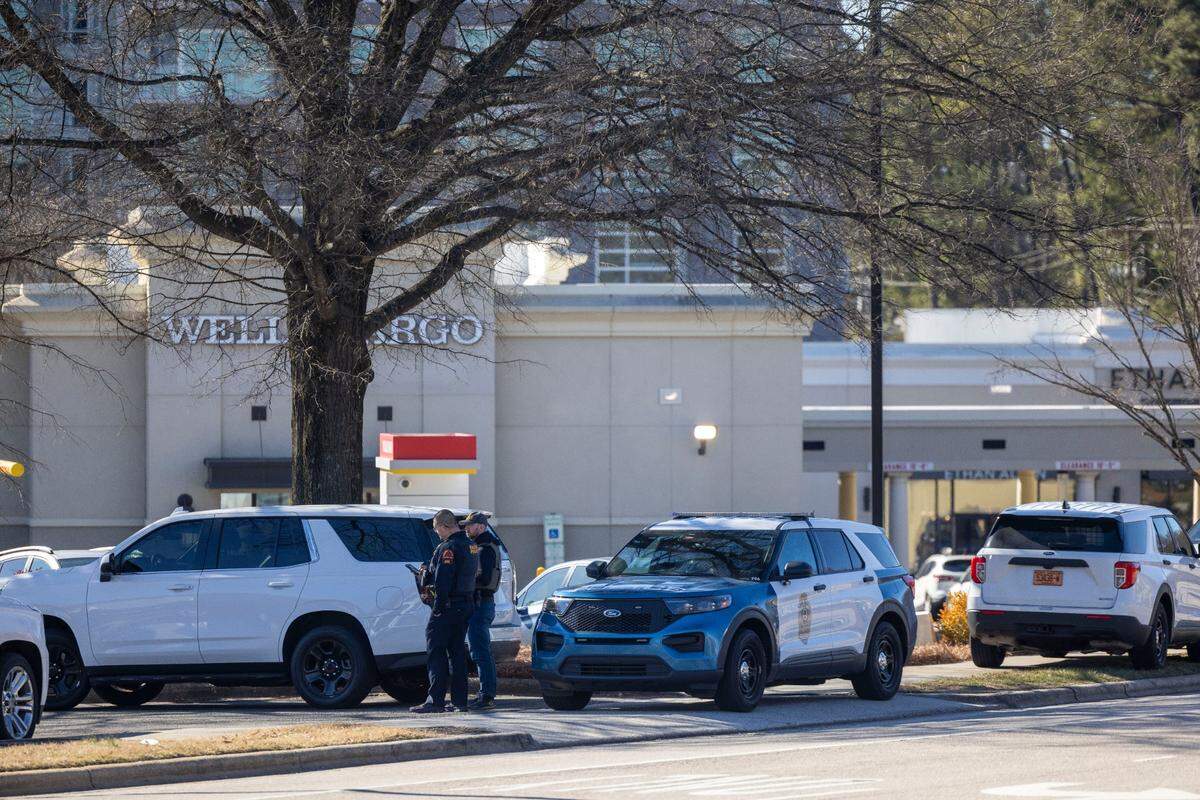 Raleigh Police surround the Wells Fargo Bank at N. Hills on Lassiter Mill Road, as they investigate a possible shooting on Friday, January 17, 2025 in Raleigh, N.C.