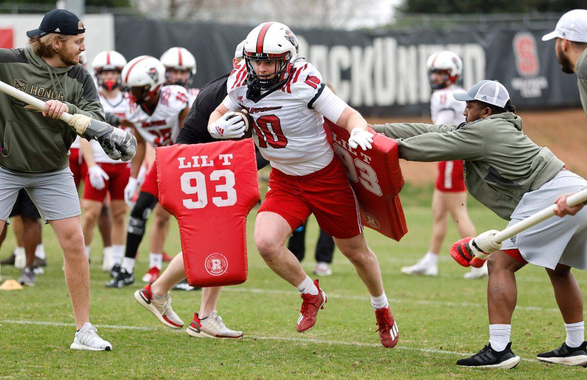 N.C. State linebacker Caden Fordham (10) runs drills during the Wolfpack’s first spring practice in Raleigh, N.C., Wednesday, March 1, 2023.