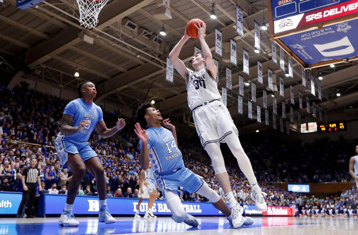 Duke’s Kyle Filipowski (30) drives to the basket past North Carolina’s Puff Johnson (14) during Duke’s 63-57 victory over UNC at Cameron Indoor Stadium in Durham, N.C., Saturday, Feb. 4, 2023.