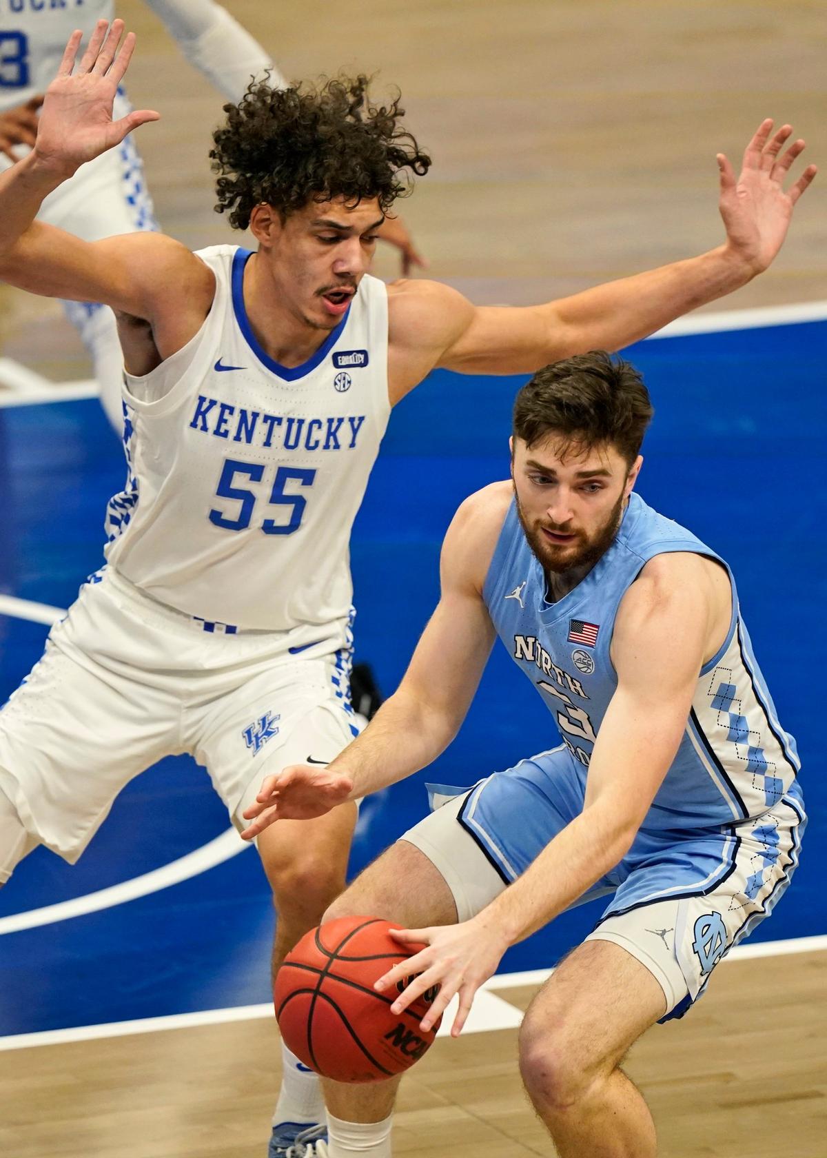 North Carolina’s Andrew Platek (3) drives against Kentucky’s Lance Ware (55) in the first half of an NCAA college basketball game, Saturday, Dec. 19, 2020, in Cleveland.