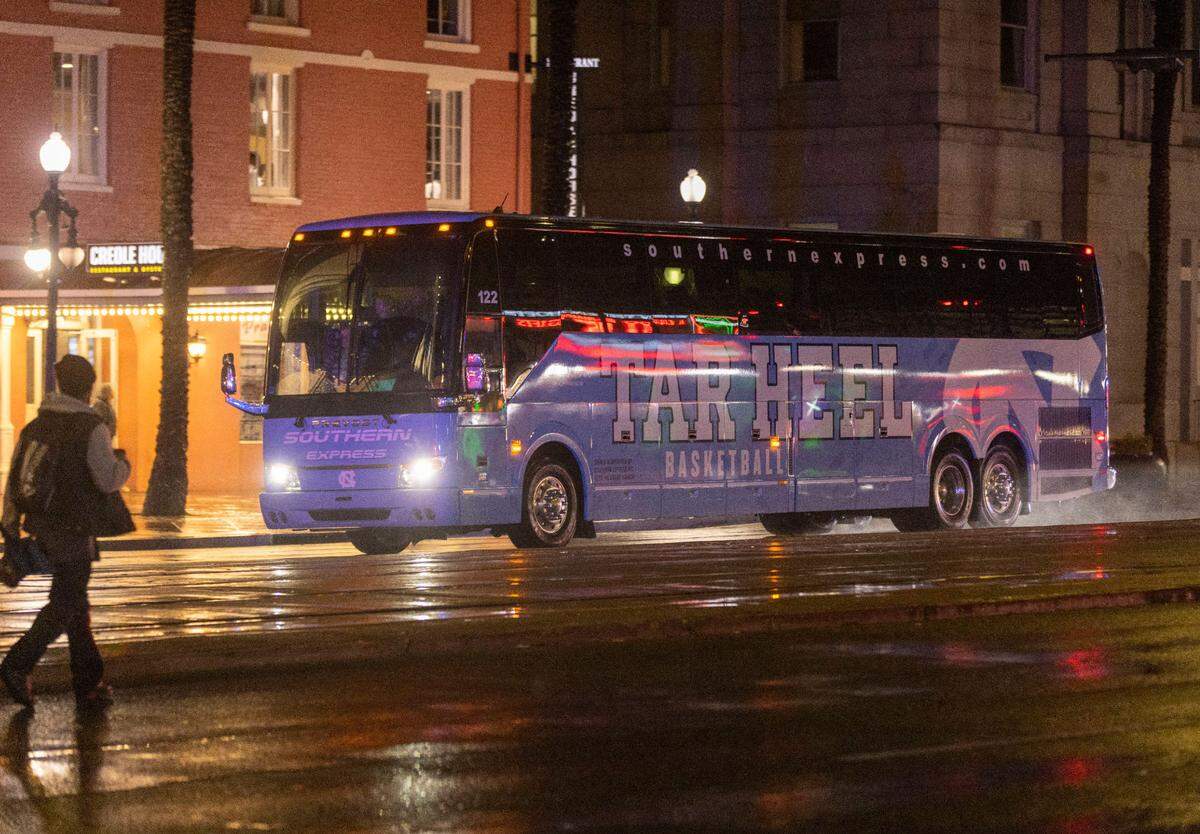 The North Carolina basketball team bus traverses Canal Street as they arrive at the Sheraton Hotel for the NCAA Final Four on Wednesday, March 30, 2022 in New Orleans, La.